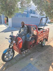Texas en sy Tuk-Tuk se reis deur die tuine van Malmesbury