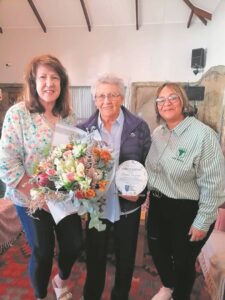 Nadene se doel is om te steun