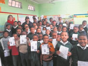 M’burg-polisie besoek skool
