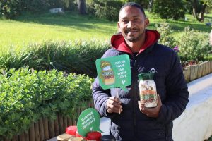 Hulle rol moue op vir warme gebaar op Mandela-dag