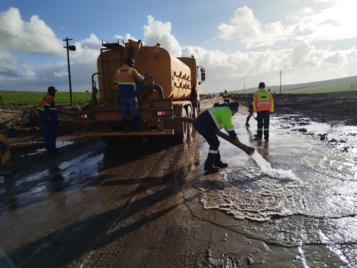 Talle Swartlandse paaie weens gru weer tydelik gesluit