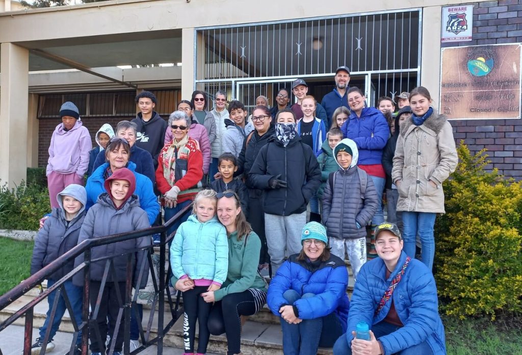 Malmesbury Museum, in samewerking met die plaaslike biblioteek, het verlede week (Dinsdag 8 en Donderdag 10 Julie) 'n suksesvolle Erfenisstaptog aangebied. Inwoners het die geleent- heid gekry om die dorp se erfenisroete te verken en meer oor die geskiedenis van Malmesbury te leer. Die staptog het by die Malmesbury-biblioteek begin, by verskeie ikoniese en geskiedkundige bakens langs die roete gestop en is met 'n trefferbesoek aan die museum afgesluit.