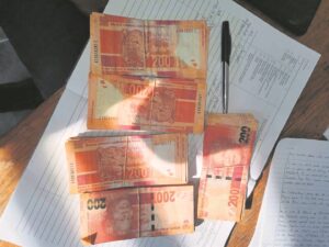 Mans vas weens vervalste geldnote