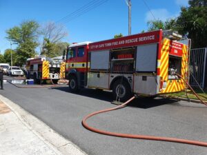 Fire breaks out in Voortrekker Road building in Goodwood