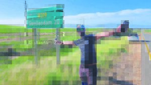 Husband completes walk of over 500km to help wife pay off her student debt