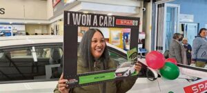 Fabriekswerker wen splinternuwe motor