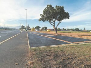 Newly upgraded informal trading bays boost local economy on Plattekloof Road, Bothasig