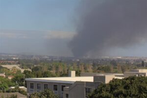 [BREAKING] Black smoke billows through Blackheath in inferno