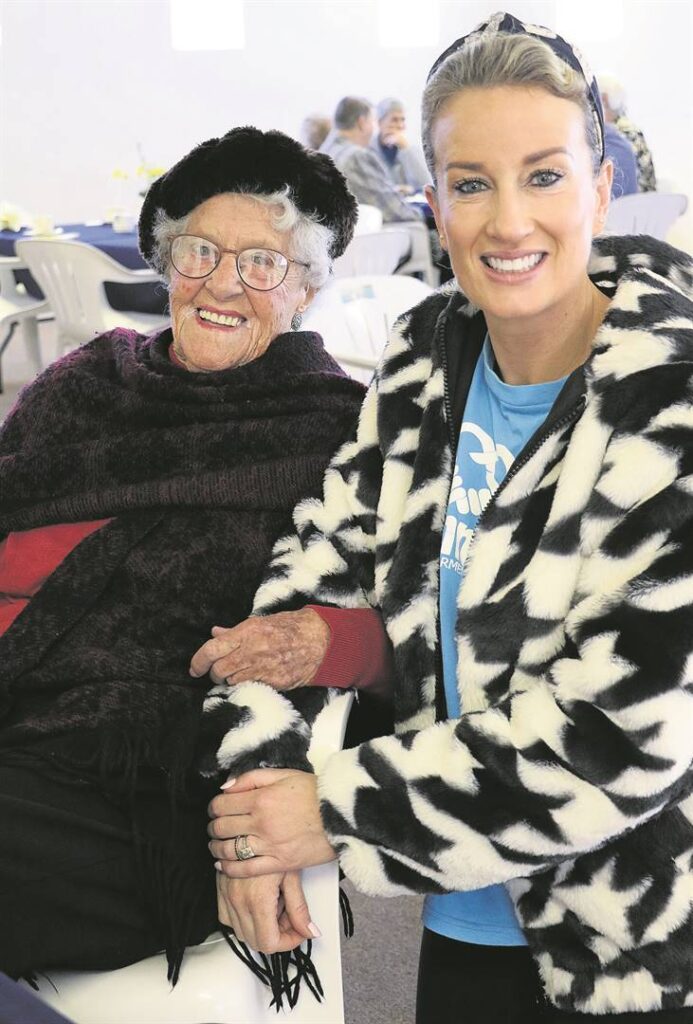 Tannie Petro Brand (101) het vir Hanna vertel haar geheim vir ’n lang lewe is dat sy baie lag.