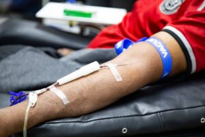 Reën en koue veroorsaak tekort aan bloed