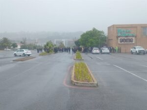 Bomdreigement by Tygervallei-sentrum veroorsaak swaar verkeer in Bill Bezuidenhout-rylaan