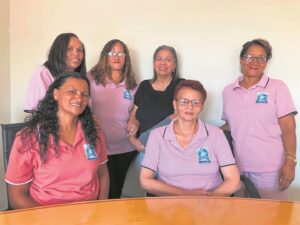 Dorcas-vroue gee gratis berading in bendegeteisterde gebied