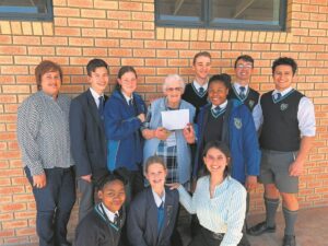 Matrikulante maak skenking aan slagoffers van seksuele mishandeling