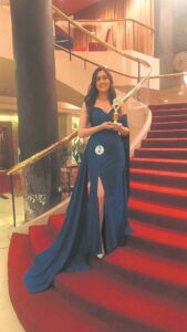 Janica wen groot prys by Mej. Dowe SA in KwaZulu-Natal