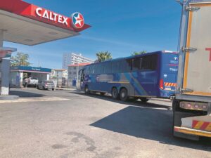 Vulstasie in Bellville en buurvrou haaks