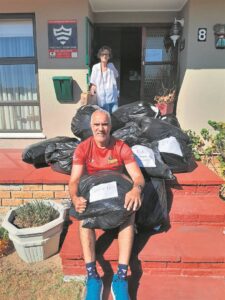 Bothasig residents lend a hand to help a family in need