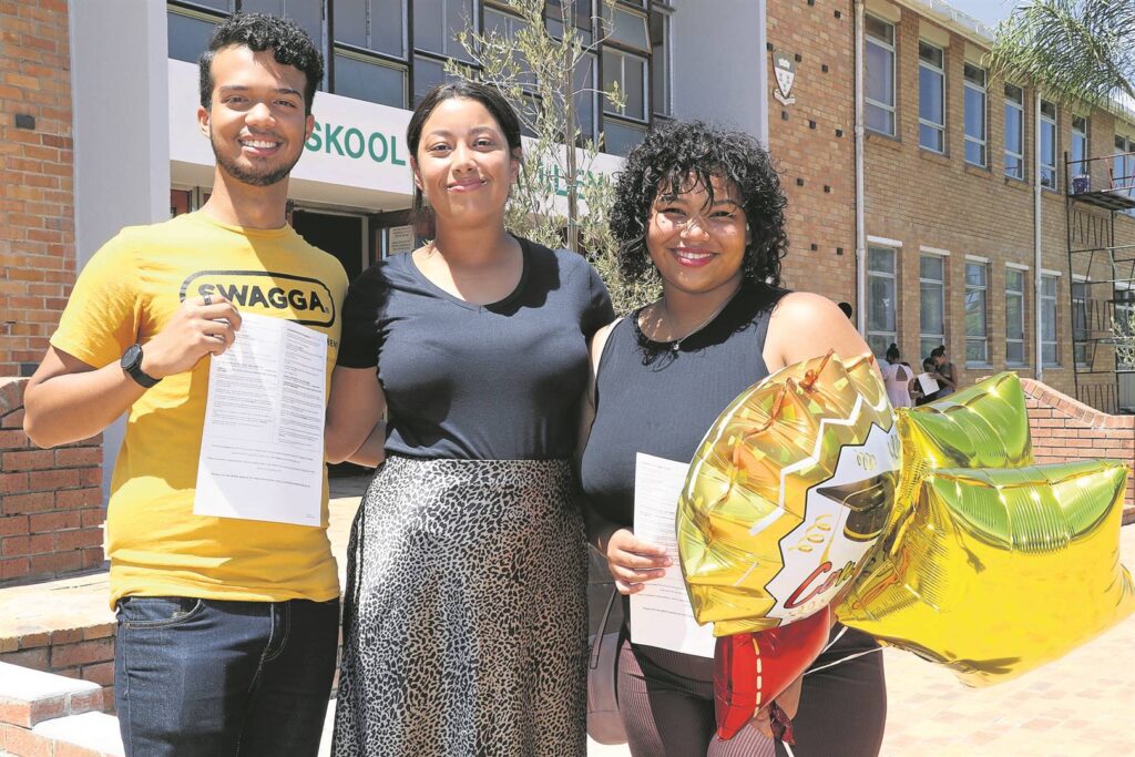 Daniel Riffel, teacher Tatum Russell and Amy Felix (A-candidate, fourth on De Kuilen’s merit list). 