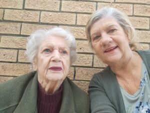 Ouma (92) reis 450km om te gaan stem
