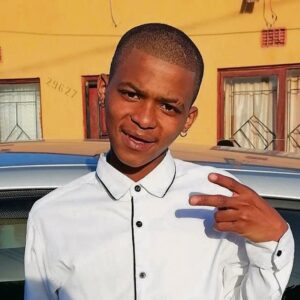 ‘Mense-mens’ tiener oornag oorlede