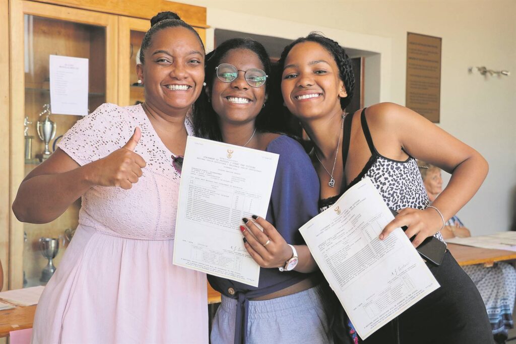 Leandra Kearns with her daughter Jourdan Kearns, and Zea September. 