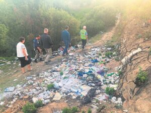 Plakkers uiteindelik weg