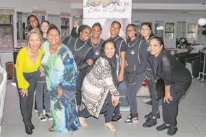 Mymoena en Kaashifa van Suidooster inspireer leerders by salon in Bellville