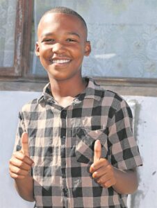 Sayde (12) sing saam met die sterre