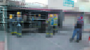 Gemeenskap help brand blus in Plattekloof Glen, Kaapstad