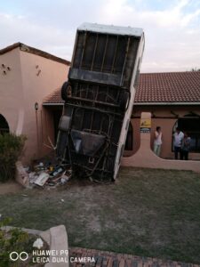 Caravan collides into Loevenstein home