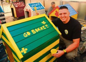 FOTO’S | Dog Box-projek vrywilligers sorg vir geverfde hokke