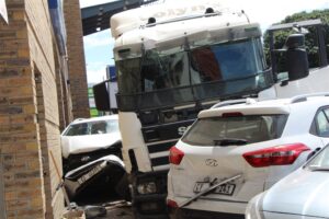 UPDATE: The “runaway” truck leaves two injured