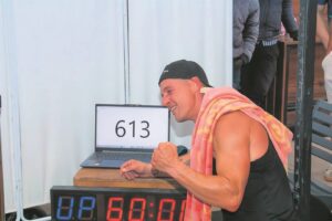 Tom Liebenberg (43) voltooi 613 optrekke