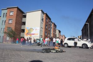 Brand by woonstelle tydens betoging