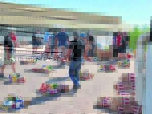 Water Warriors skenk kos en voer