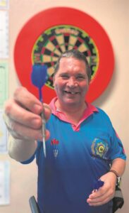 Hy gooi kolskote in donker: Enigste gessiggestremde veertjiepylkampioen op pad oorsee