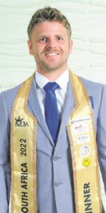 Christo gekroon as Mnr. Dowe SA