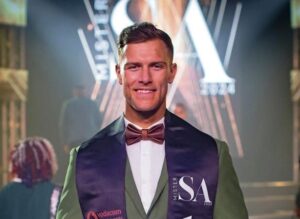 Marcél as nuwe Mnr. SA aangewys nadat sy vrou hom inskryf