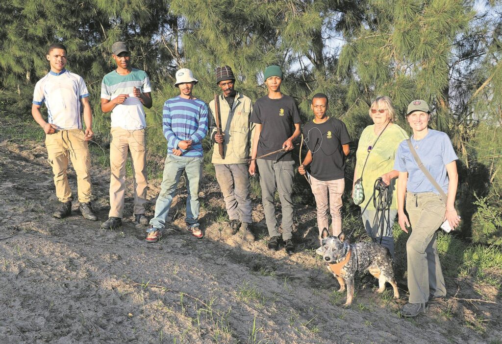 A few participants of the snare patrol in the Bottelary Hills on Friday holding wire snares that were found. With them are Fiona Powrie, her dog Tili and Christel Liebenberg of Bottelary Hills Renosterveld Conservancy (right). Photo: Carina Roux