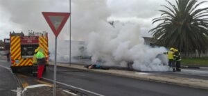Motorvoertuig slaan aan die brand in Bothasig