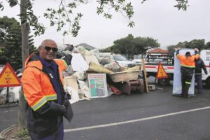 VRCID vul vullissakke met rommel