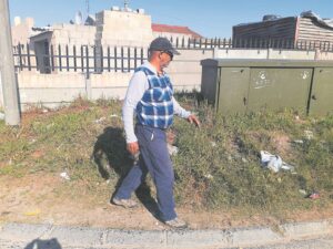 Wie moet om kragboks vullis optel?