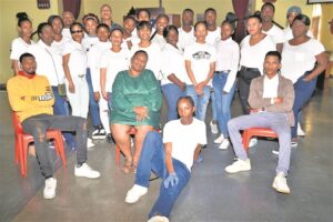 Seniors in Silversands op die hande gedra