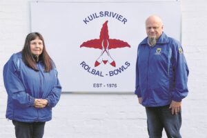 ‘n Helpende ‘voet’: Siggestremde egpaar voel welkom by Kuilsrivier-rolbalklub