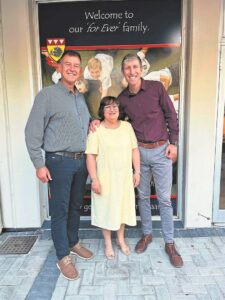 ‘Meneer Grys’ nou hoof van Laerskool Eversdal: Nuwe skoolhoof wil voorgangers eer en skool dien