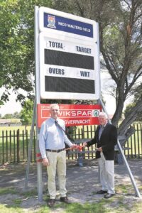 Laerskool Mikro vereer twee oudskoolhoofde