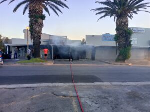 Winkel bedank vir sy hulp ná brand in Plattekloof Glen uitbreek