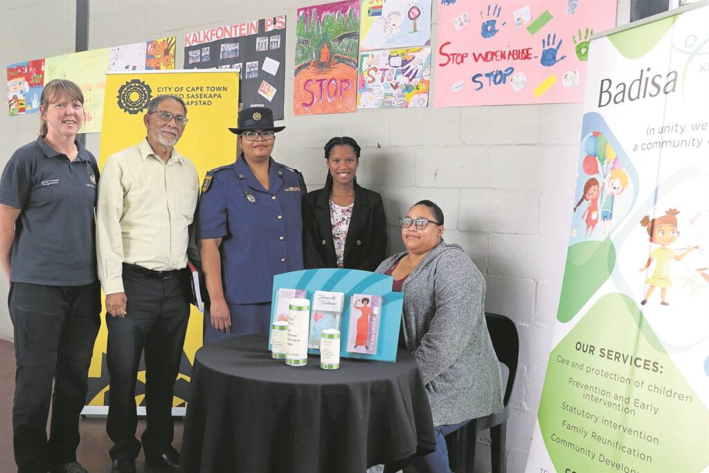 From left: Antoinette Meiring (City of Cape Town), Ebrahim Sawant (ward councillor), WO Liesel Beukes (programme director), Danica Dampies and Chantell Lotz (Badisa Kuils River).