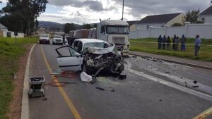 Ma en seun sterf in motorongeluk in Durbanville