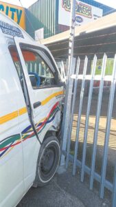 Kuils River: Taxi driver under influence who tried to flee after crashing into law enforcement arrested soon afterwards