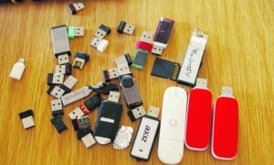 Beslag gelê op dwelms, hardeskywe in Welgemoed